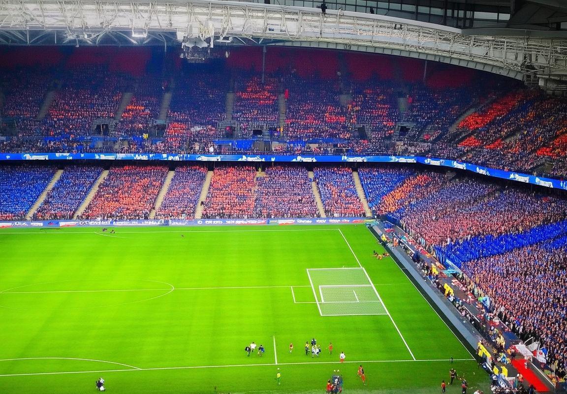 巴黎圣日耳曼VS罗马：巅峰对决解析及球星PK回顾